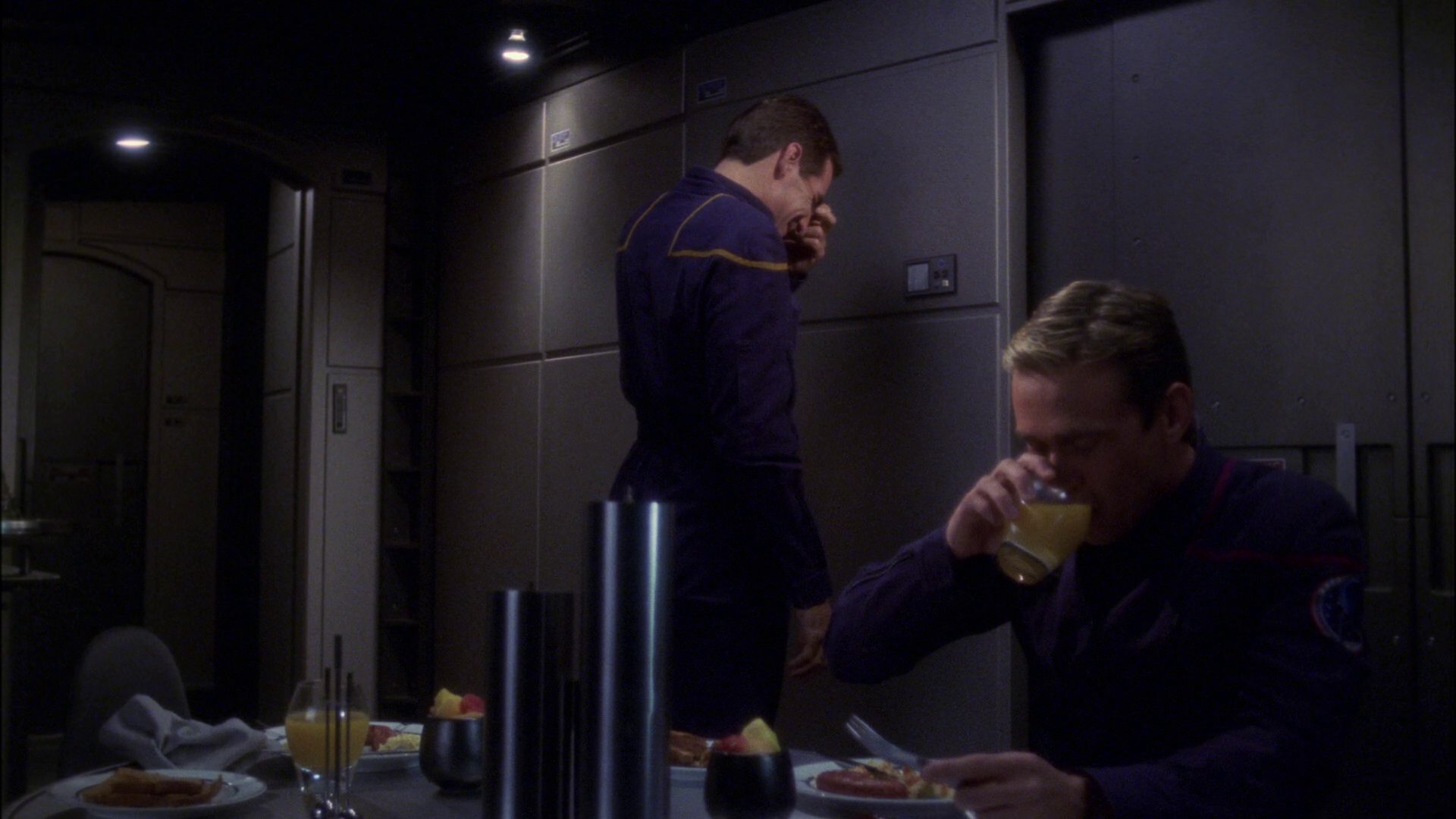 extant_StarTrek_ENT_1x15-ShadowsOfPJem_0406.jpg