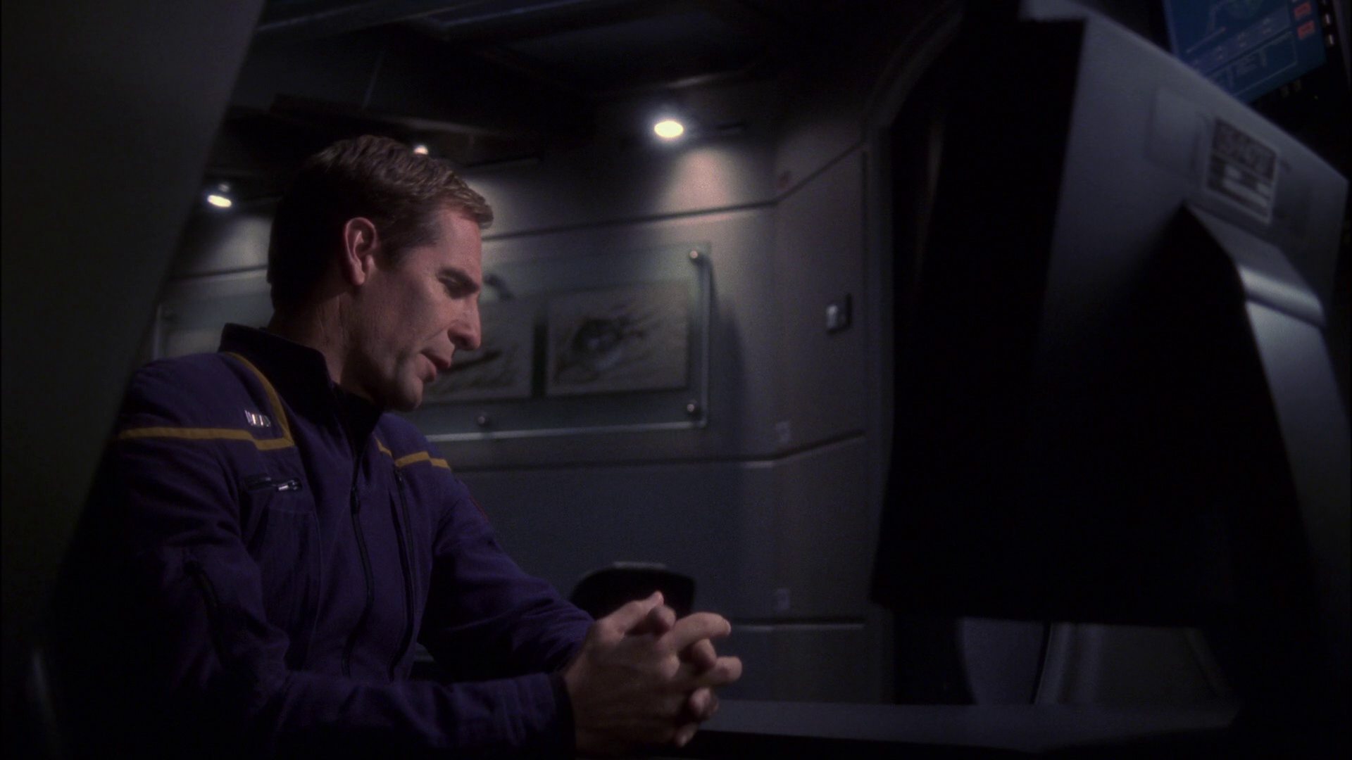 extant_StarTrek_ENT_1x15-ShadowsOfPJem_0438.jpg
