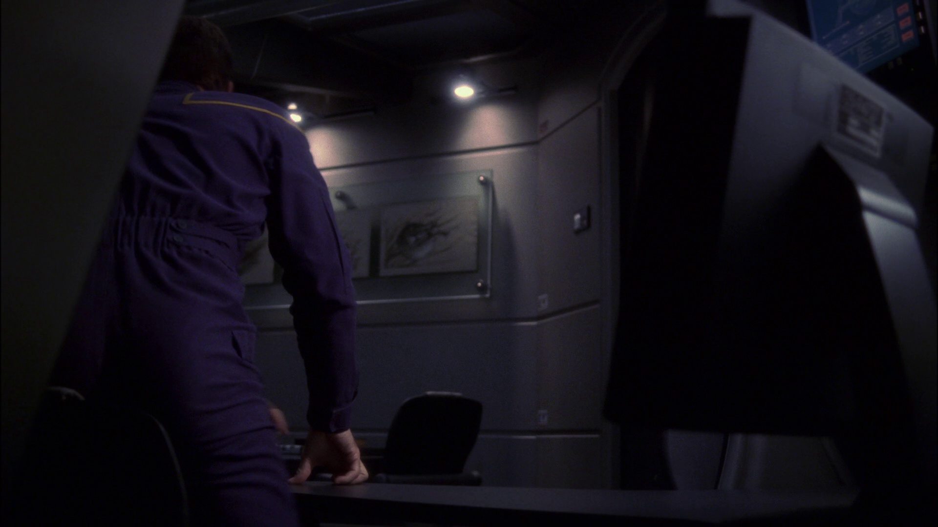 extant_StarTrek_ENT_1x15-ShadowsOfPJem_0458.jpg