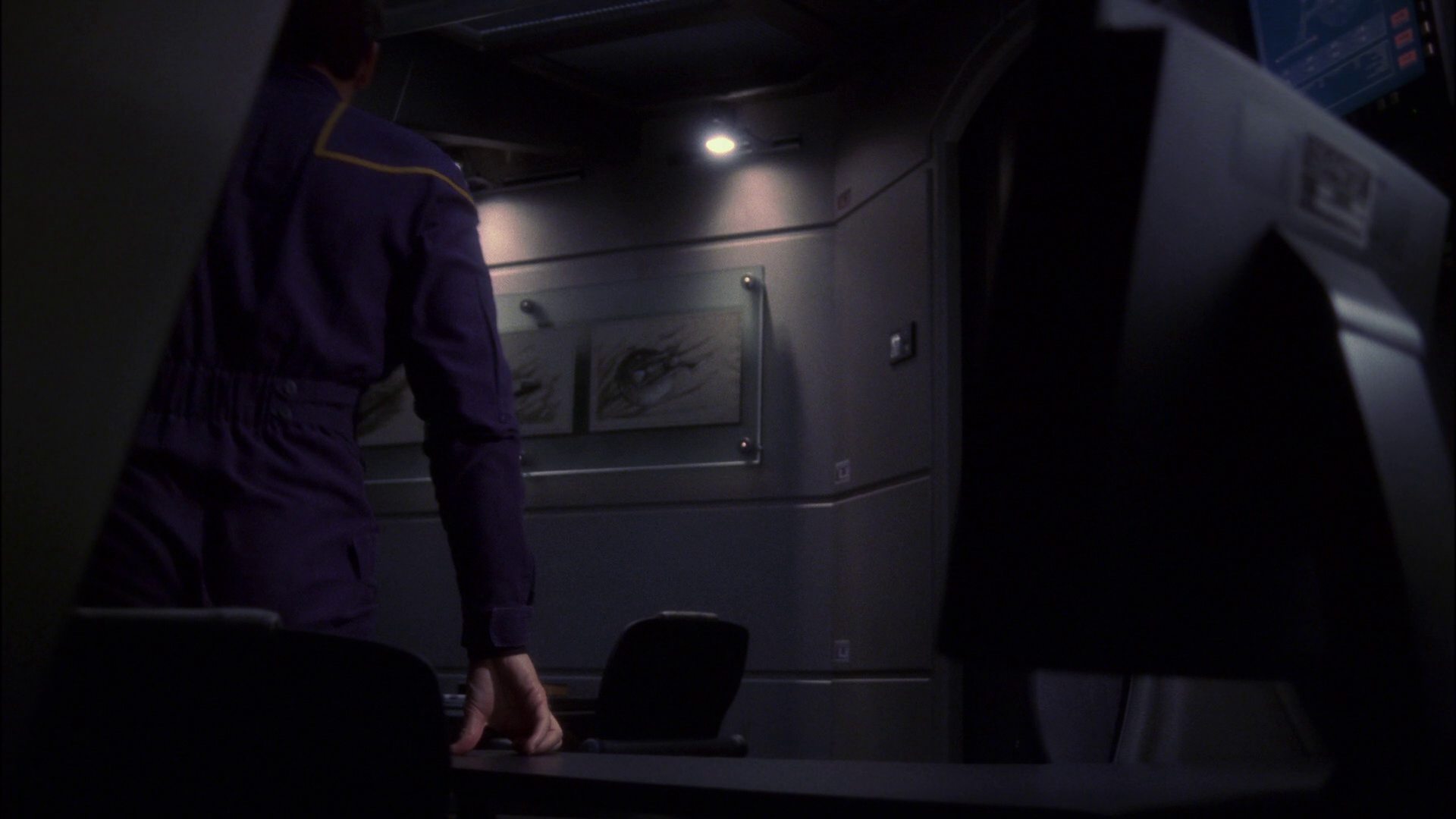 extant_StarTrek_ENT_1x15-ShadowsOfPJem_0459.jpg