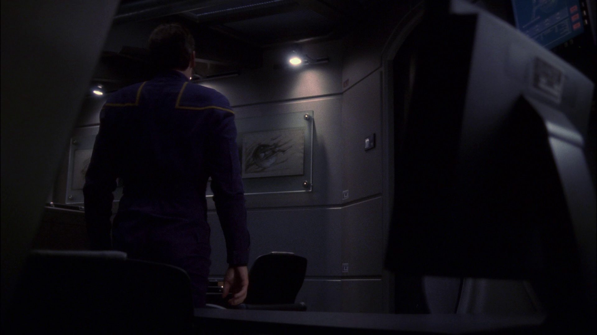 extant_StarTrek_ENT_1x15-ShadowsOfPJem_0461.jpg