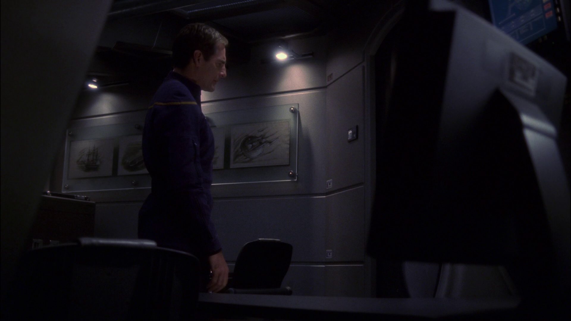 extant_StarTrek_ENT_1x15-ShadowsOfPJem_0476.jpg