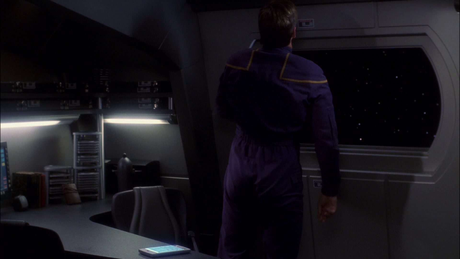 extant_StarTrek_ENT_1x15-ShadowsOfPJem_0512.jpg