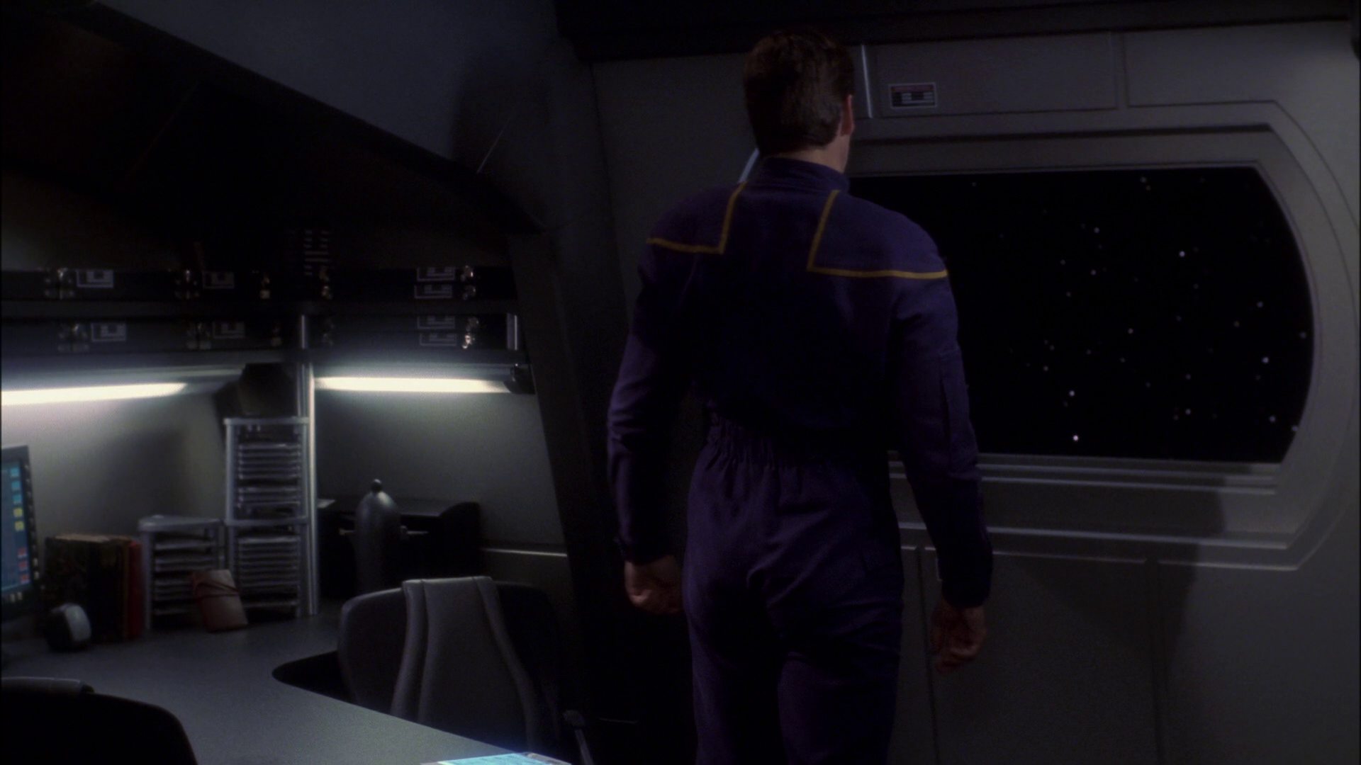 extant_StarTrek_ENT_1x15-ShadowsOfPJem_0513.jpg