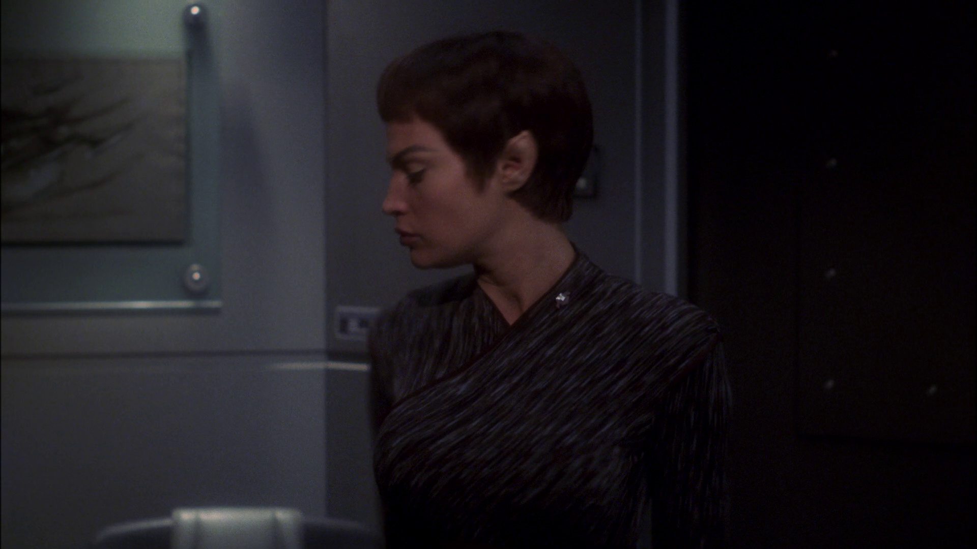 extant_StarTrek_ENT_1x15-ShadowsOfPJem_0526.jpg