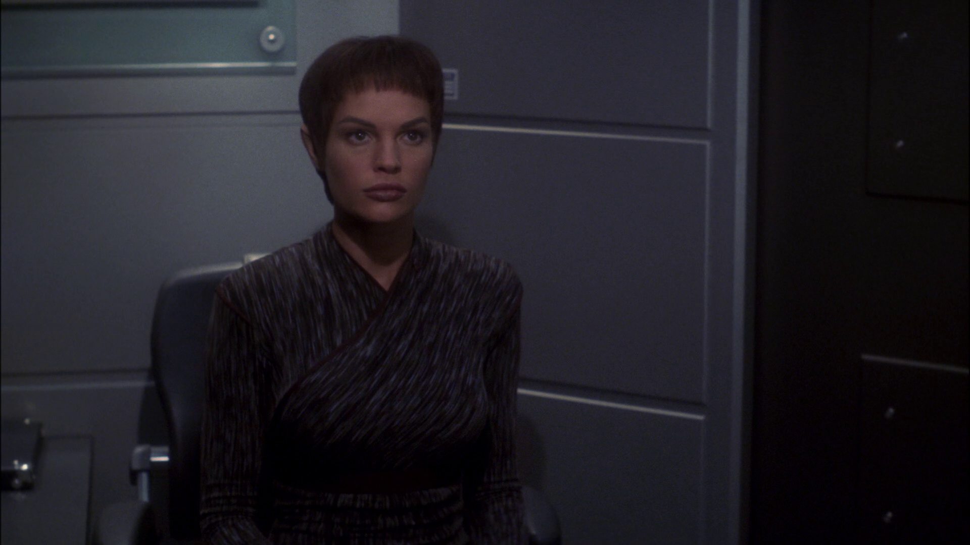 extant_StarTrek_ENT_1x15-ShadowsOfPJem_0531.jpg