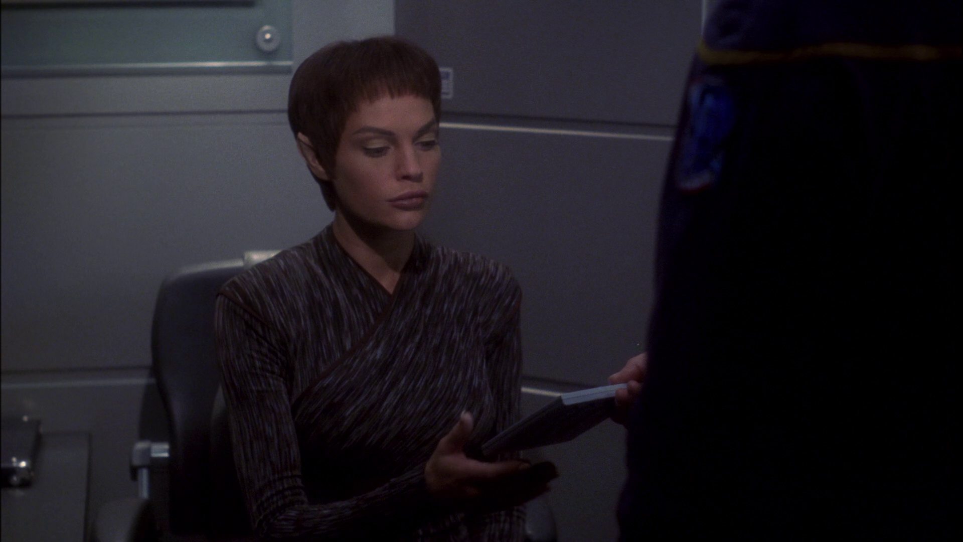 extant_StarTrek_ENT_1x15-ShadowsOfPJem_0554.jpg