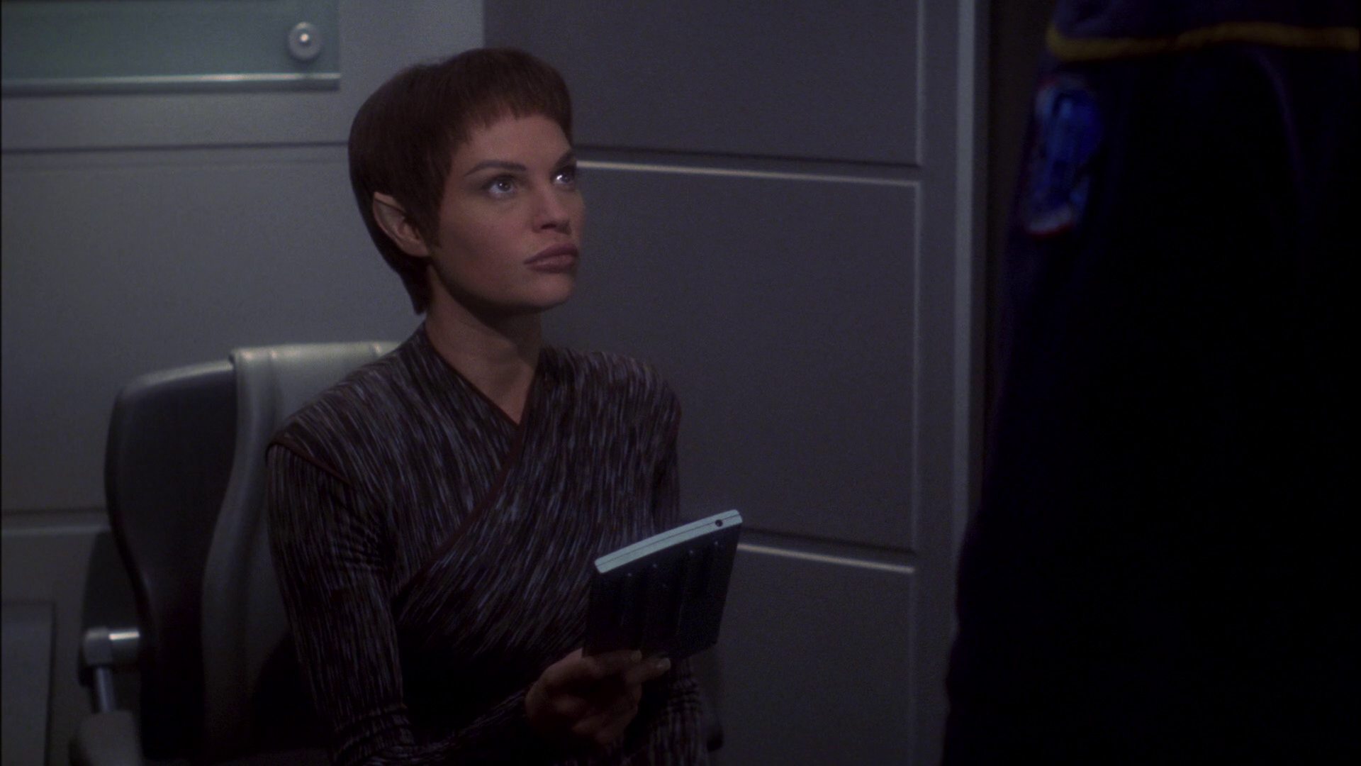 extant_StarTrek_ENT_1x15-ShadowsOfPJem_0578.jpg