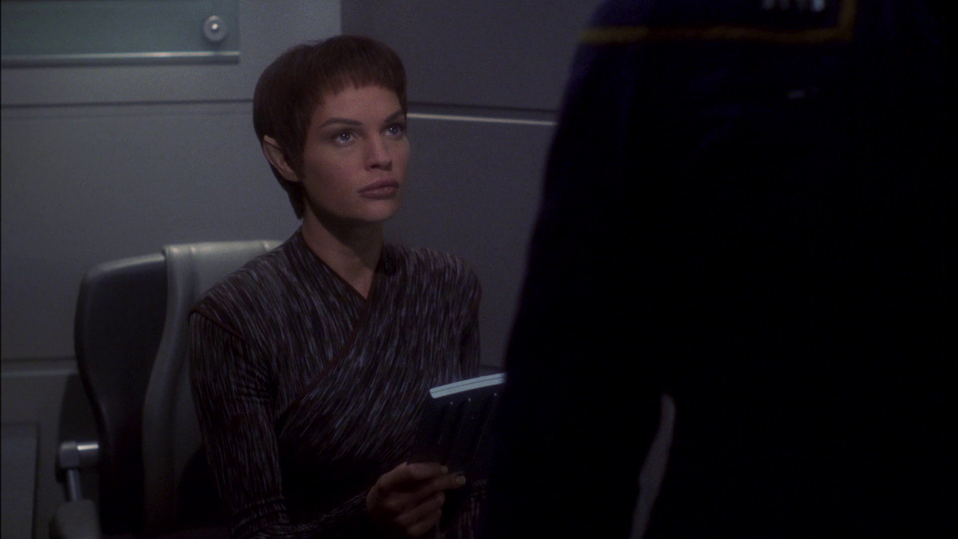 extant_StarTrek_ENT_1x15-ShadowsOfPJem_0584.jpg
