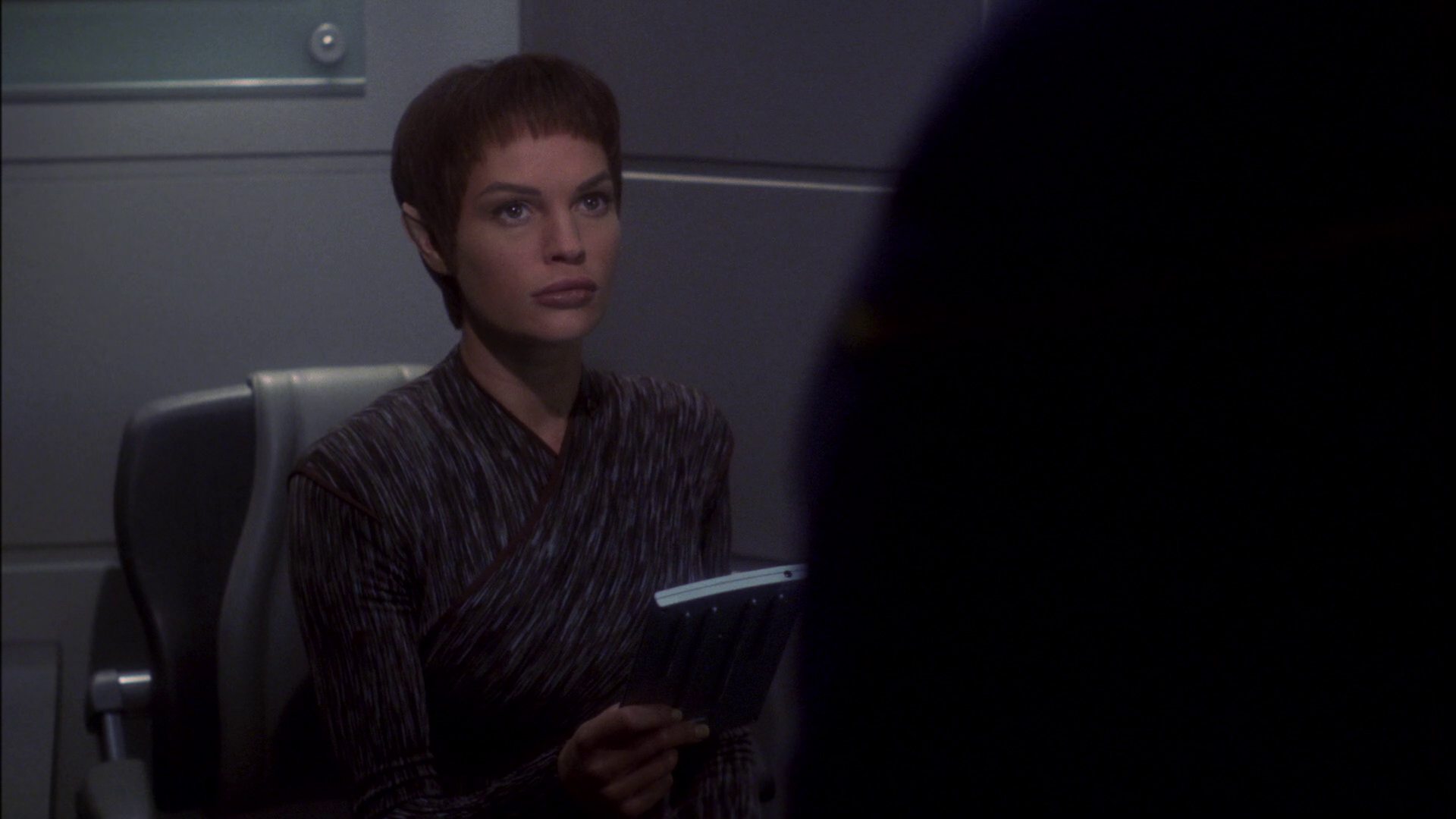 extant_StarTrek_ENT_1x15-ShadowsOfPJem_0585.jpg