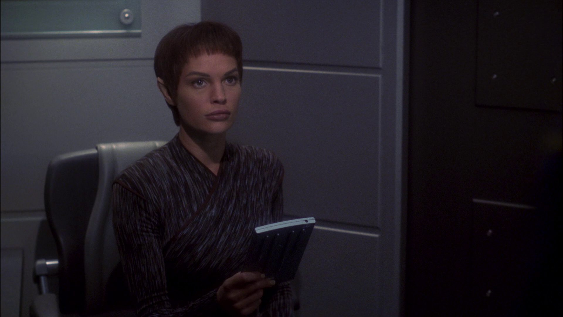 extant_StarTrek_ENT_1x15-ShadowsOfPJem_0586.jpg