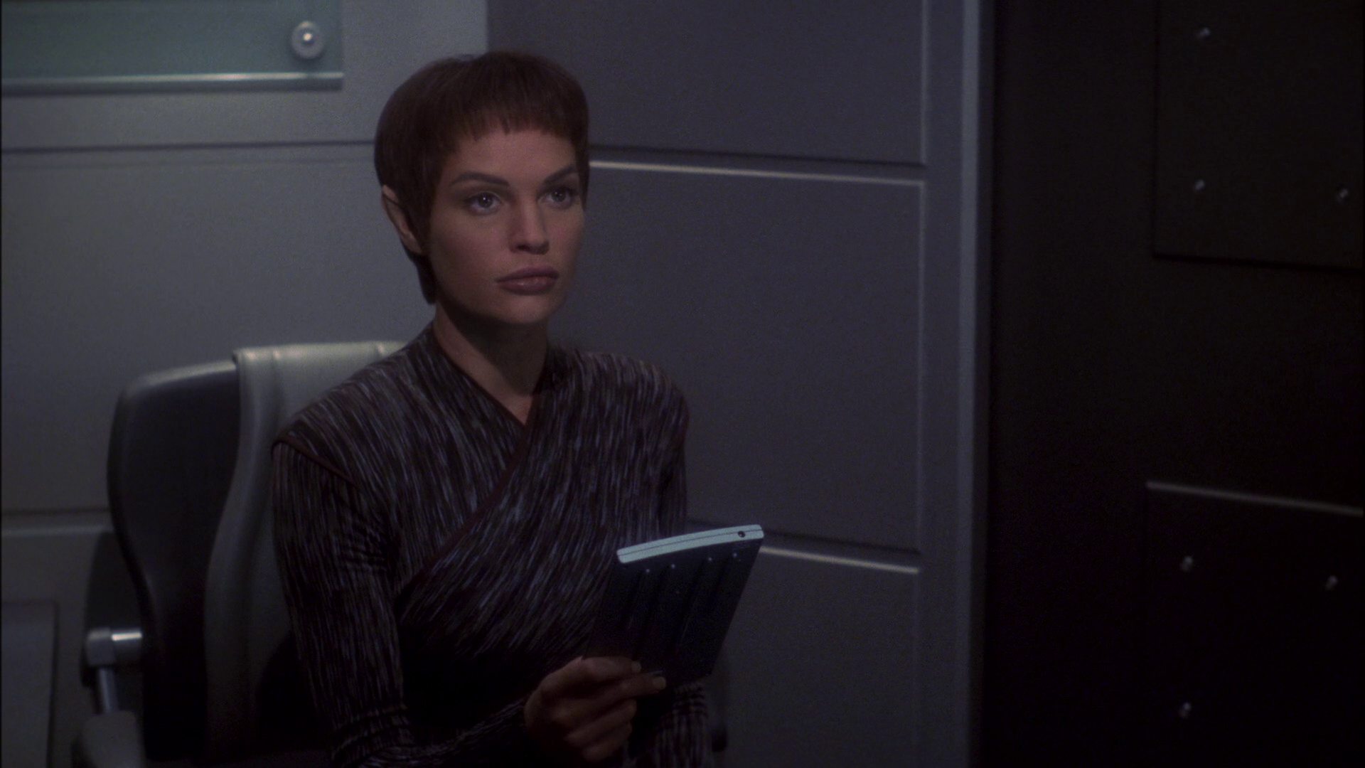 extant_StarTrek_ENT_1x15-ShadowsOfPJem_0587.jpg