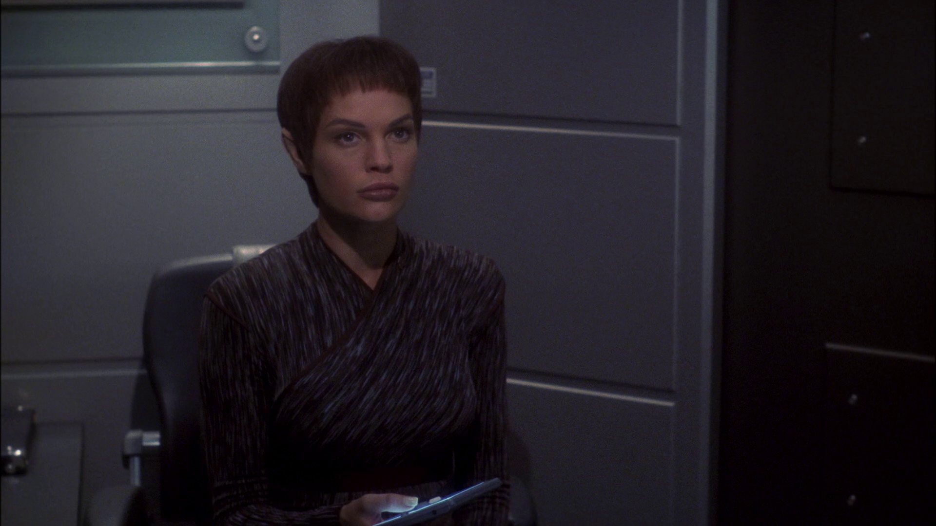 extant_StarTrek_ENT_1x15-ShadowsOfPJem_0601.jpg
