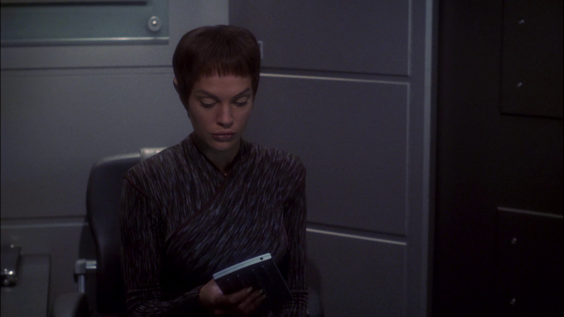 extant_StarTrek_ENT_1x15-ShadowsOfPJem_0605.jpg