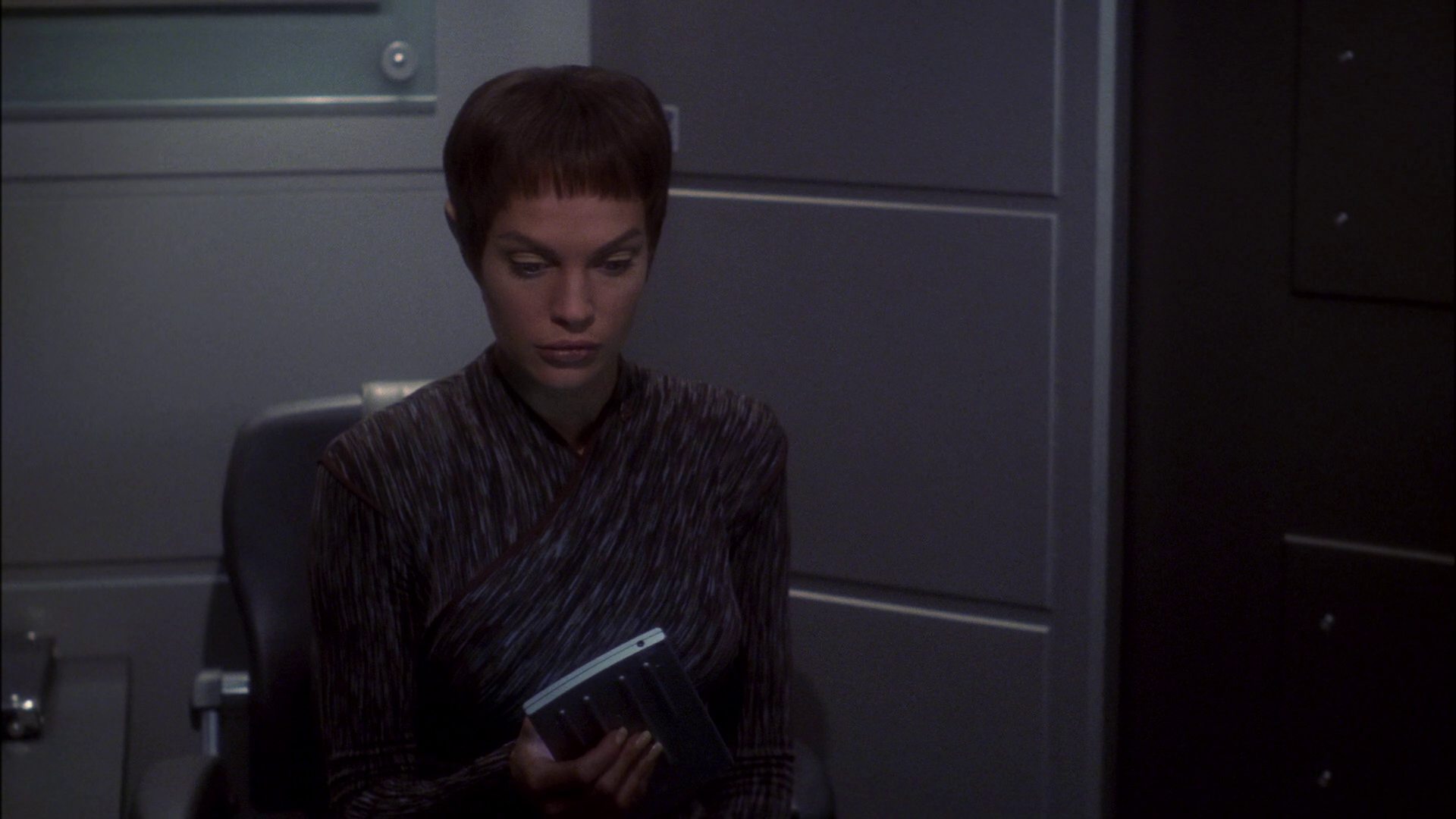 extant_StarTrek_ENT_1x15-ShadowsOfPJem_0606.jpg