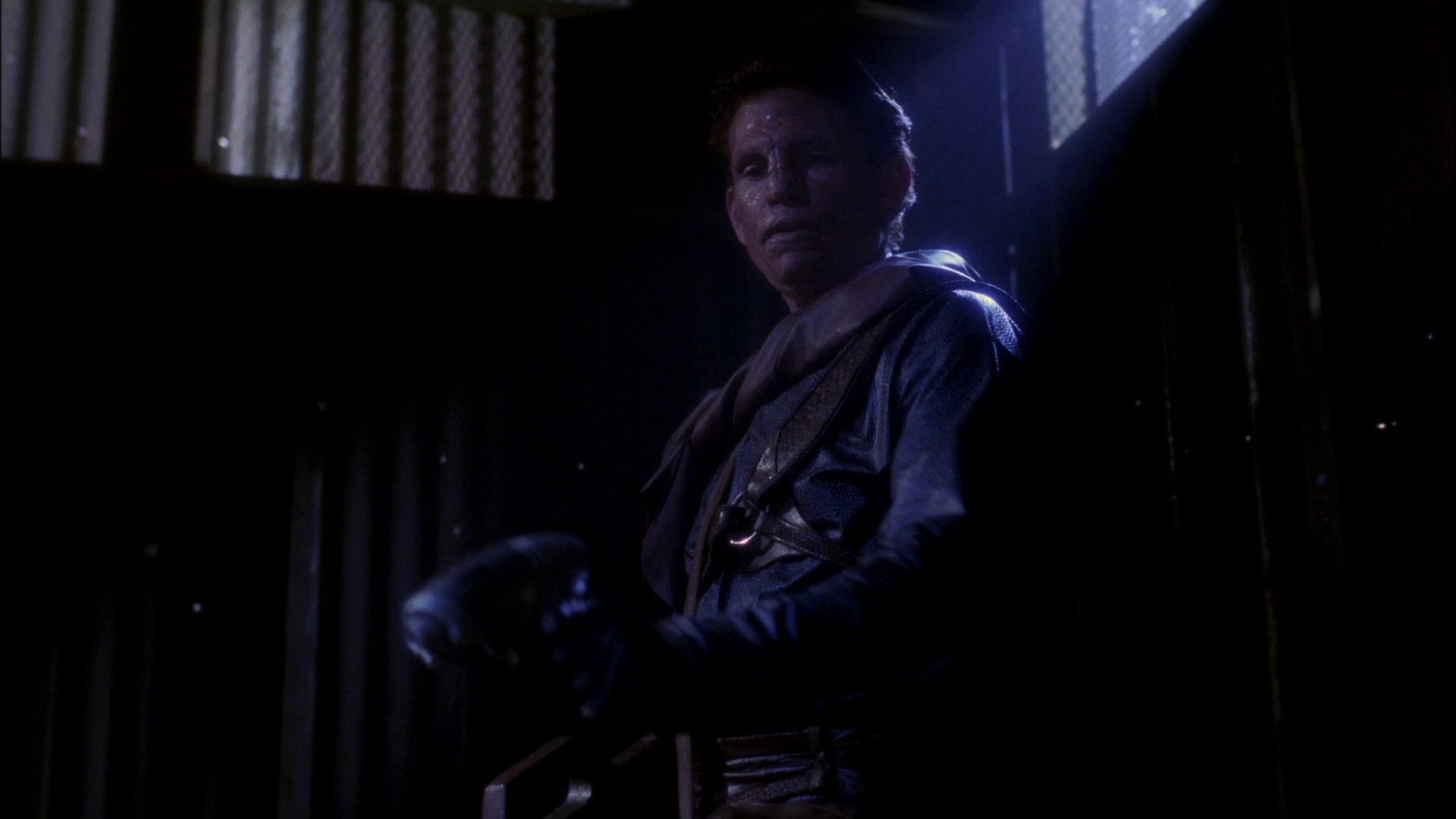 extant_StarTrek_ENT_1x15-ShadowsOfPJem_1277.jpg