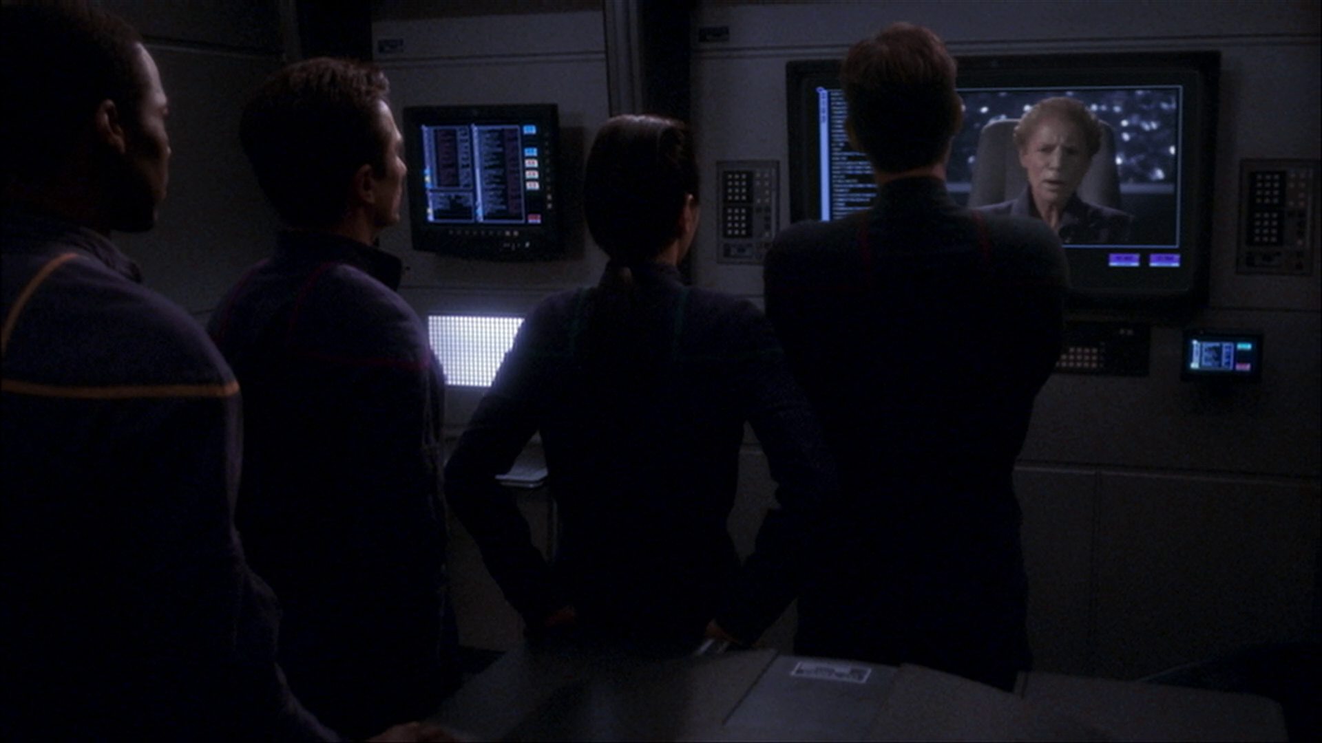 extant_StarTrek_ENT_1x15-ShadowsOfPJem_1388.jpg