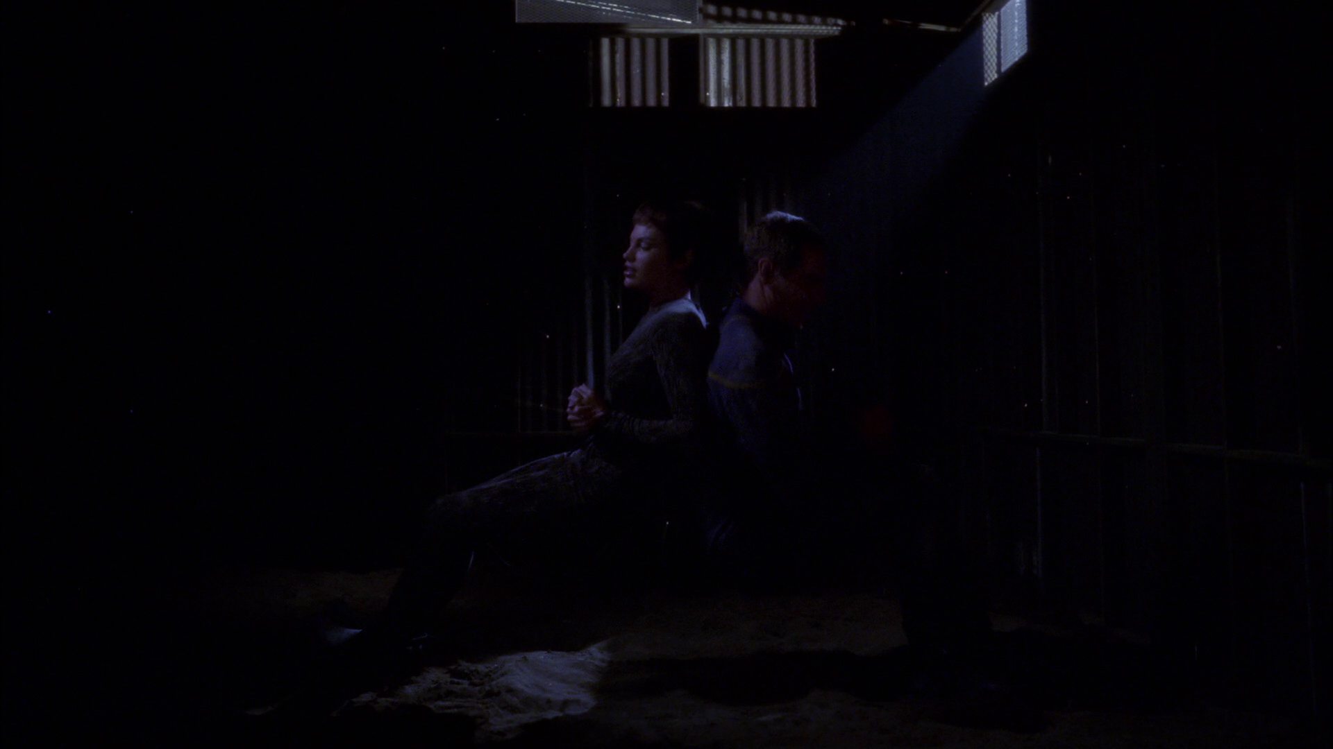 extant_StarTrek_ENT_1x15-ShadowsOfPJem_1501.jpg