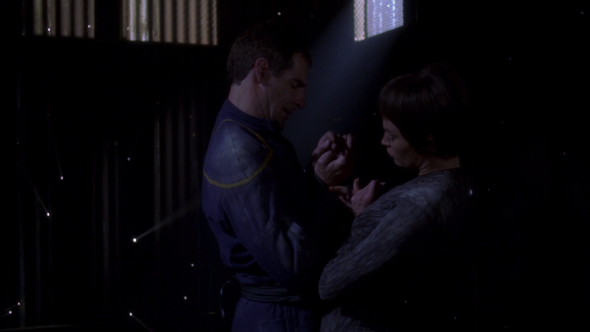 extant_StarTrek_ENT_1x15-ShadowsOfPJem_1668.jpg