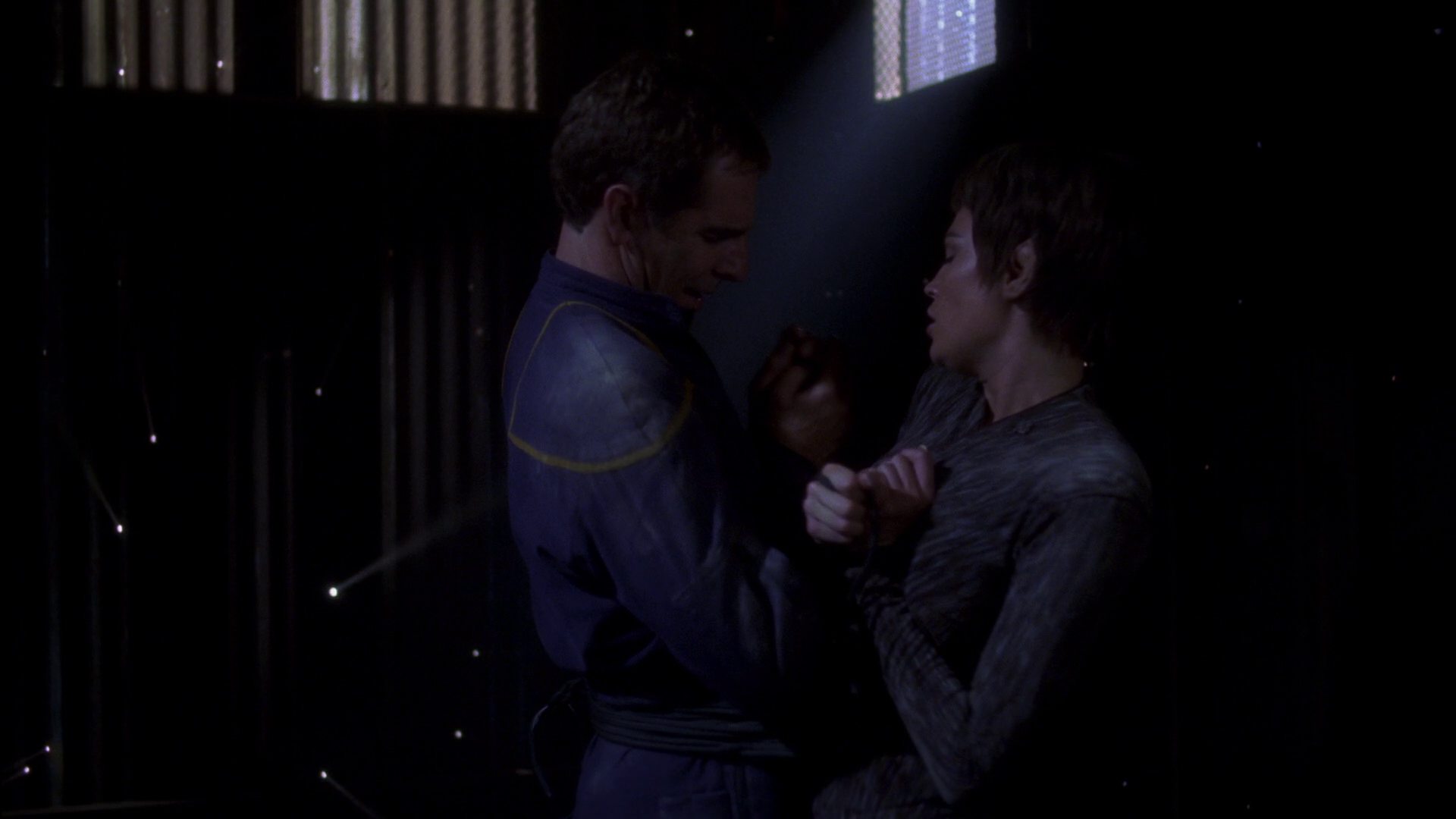 extant_StarTrek_ENT_1x15-ShadowsOfPJem_1671.jpg