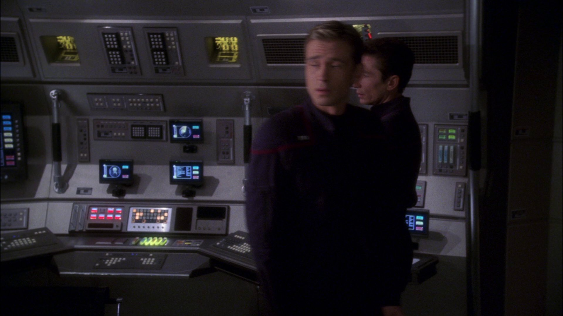 extant_StarTrek_ENT_1x15-ShadowsOfPJem_1939.jpg
