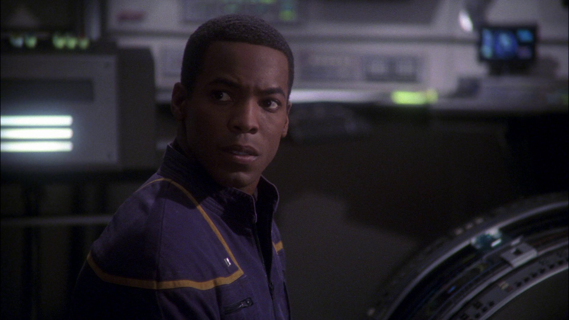 extant_StarTrek_ENT_1x15-ShadowsOfPJem_1956.jpg
