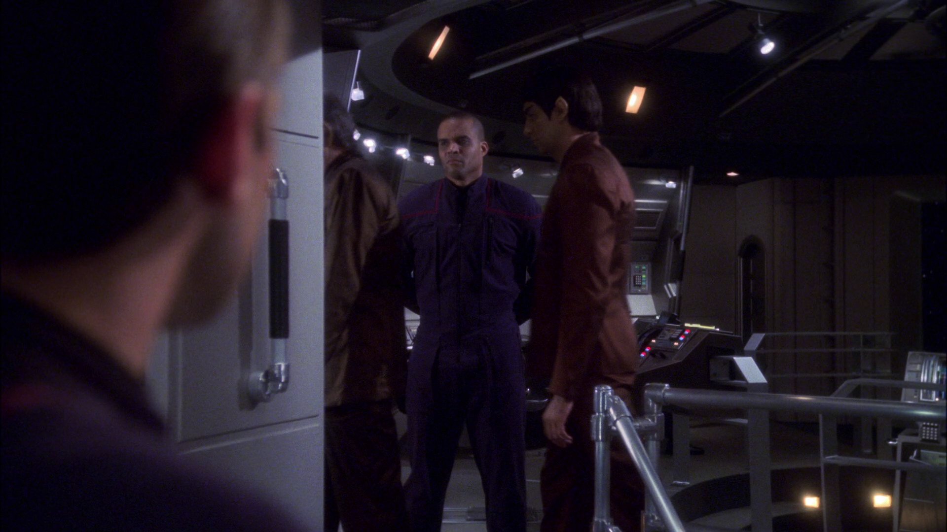 extant_StarTrek_ENT_1x15-ShadowsOfPJem_2267.jpg
