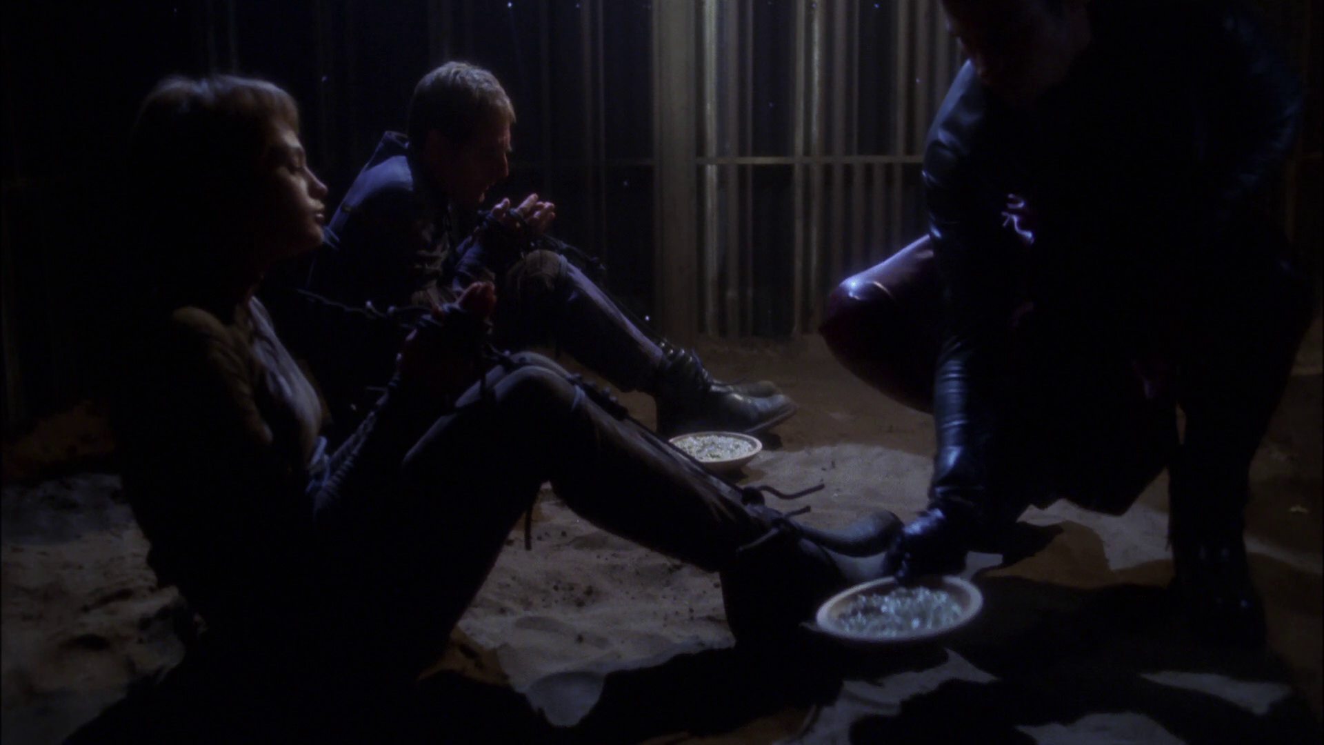 extant_StarTrek_ENT_1x15-ShadowsOfPJem_2305.jpg