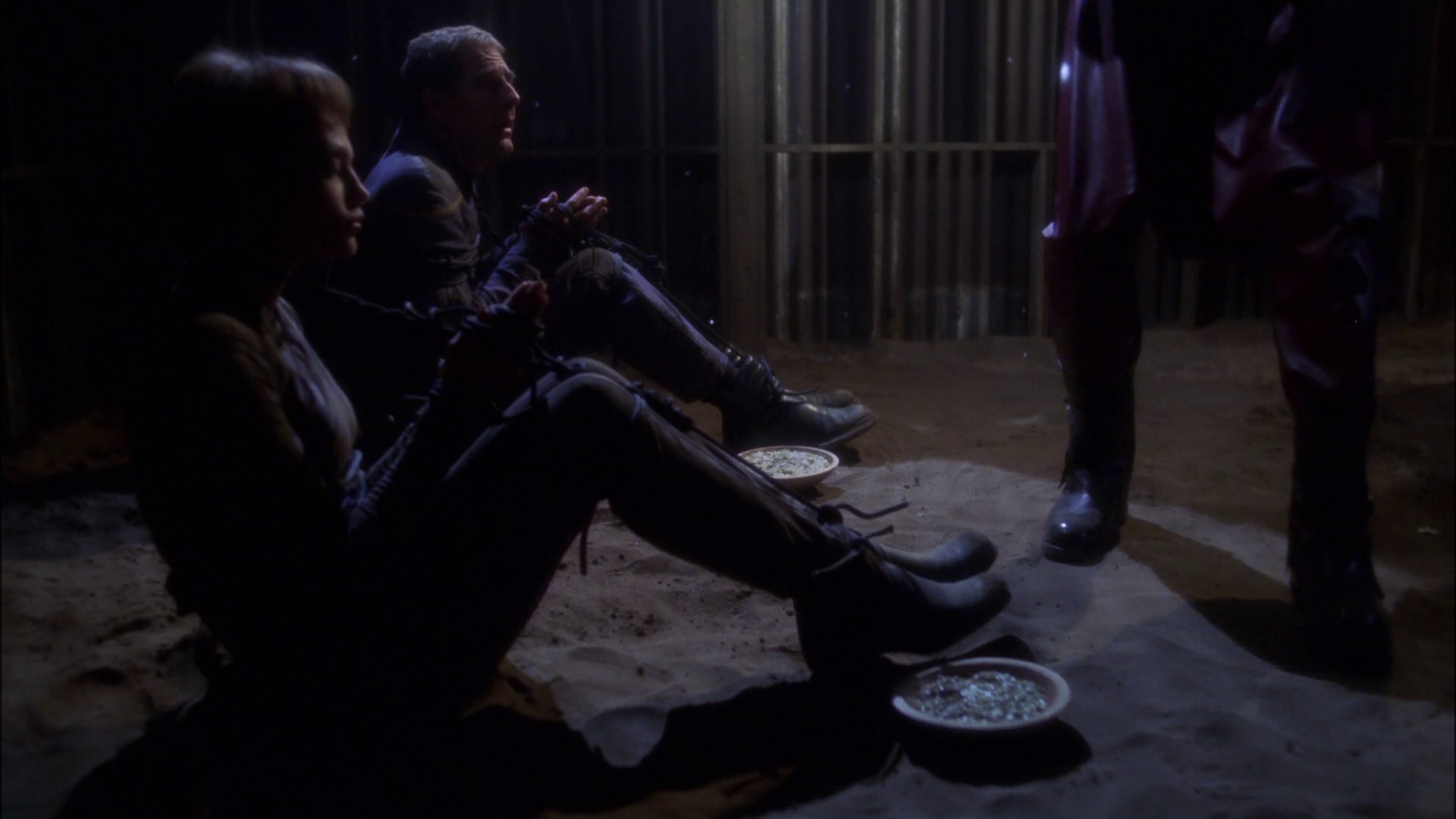 extant_StarTrek_ENT_1x15-ShadowsOfPJem_2307.jpg