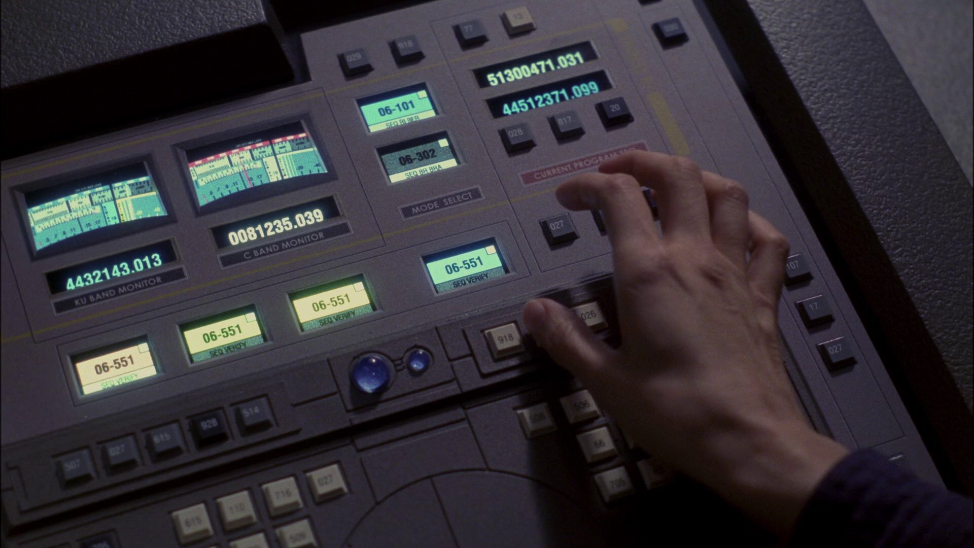 extant_StarTrek_ENT_1x15-ShadowsOfPJem_2502.jpg