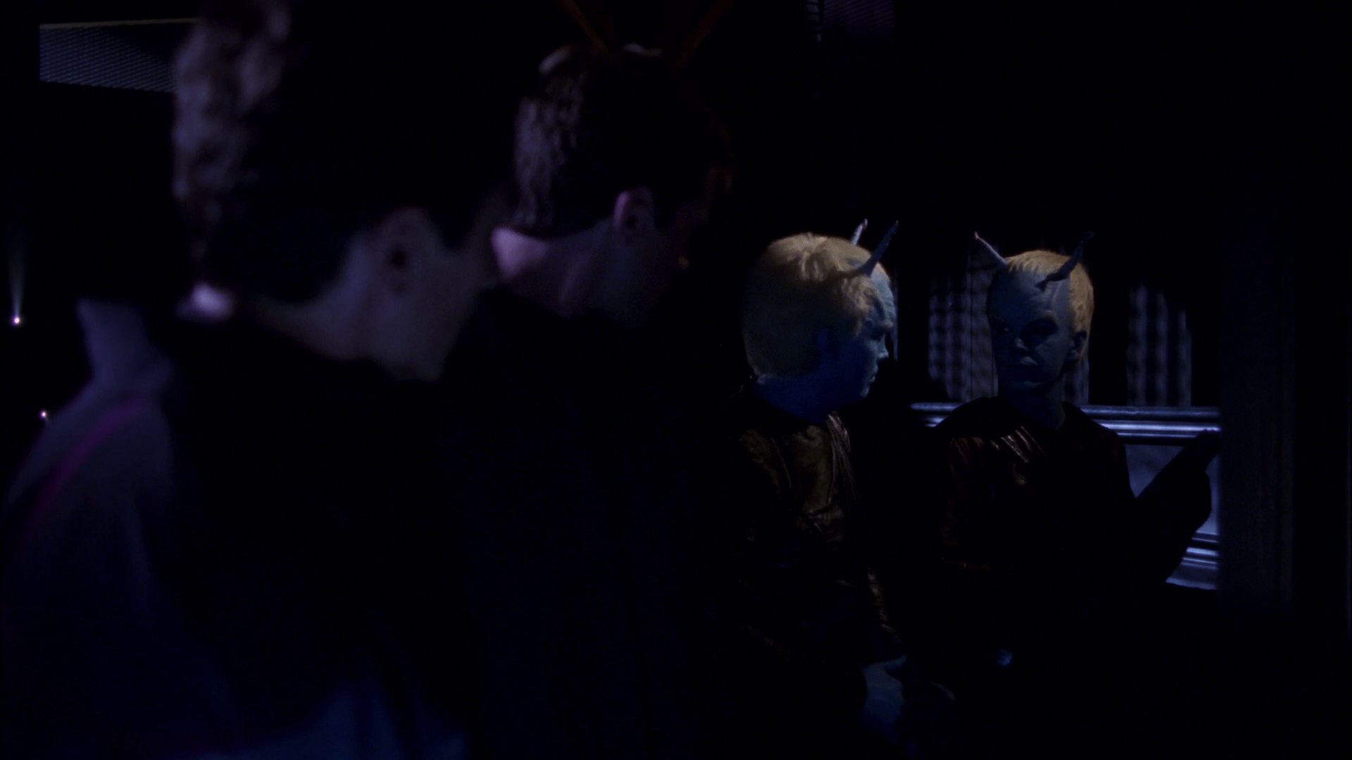 extant_StarTrek_ENT_1x15-ShadowsOfPJem_2822.jpg