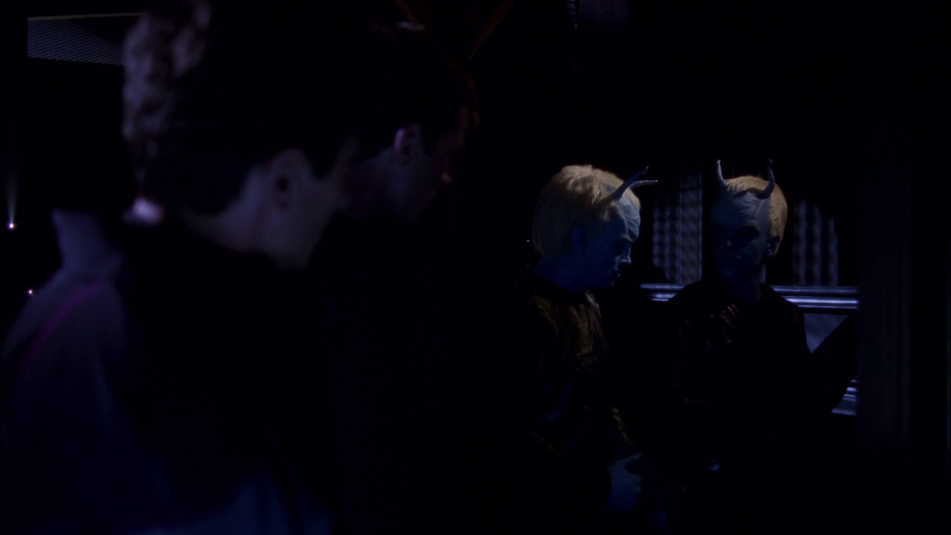extant_StarTrek_ENT_1x15-ShadowsOfPJem_2827.jpg