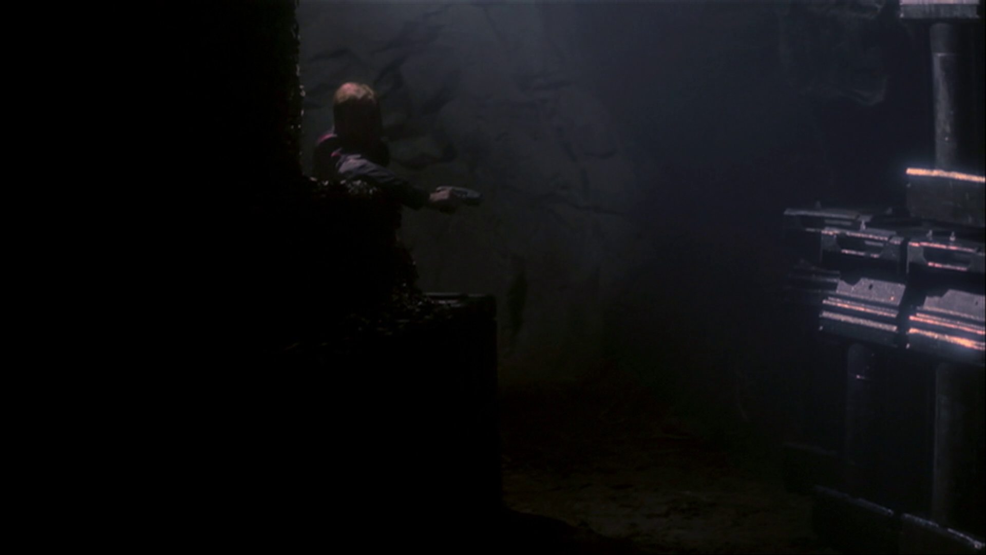 extant_StarTrek_ENT_1x15-ShadowsOfPJem_3116.jpg