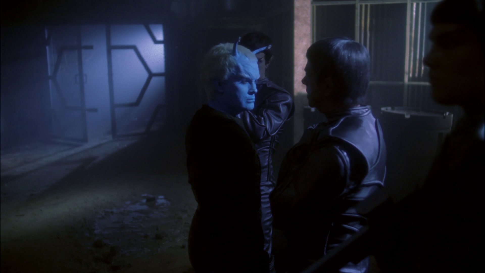 extant_StarTrek_ENT_1x15-ShadowsOfPJem_3311.jpg