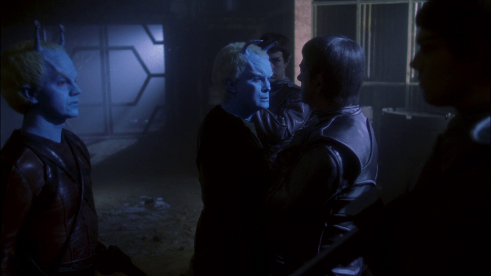 extant_StarTrek_ENT_1x15-ShadowsOfPJem_3318.jpg