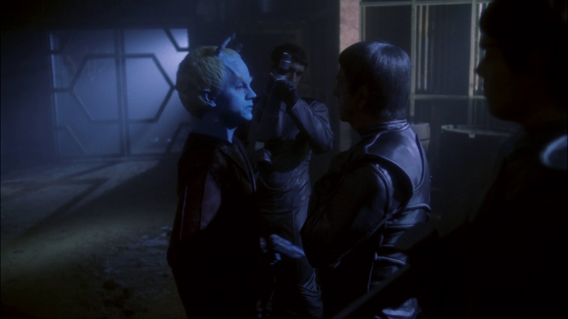 extant_StarTrek_ENT_1x15-ShadowsOfPJem_3322.jpg