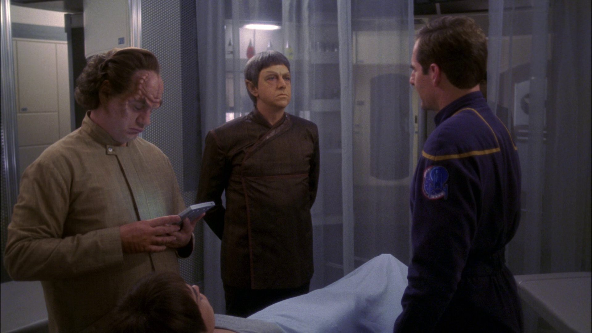 extant_StarTrek_ENT_1x15-ShadowsOfPJem_3422.jpg