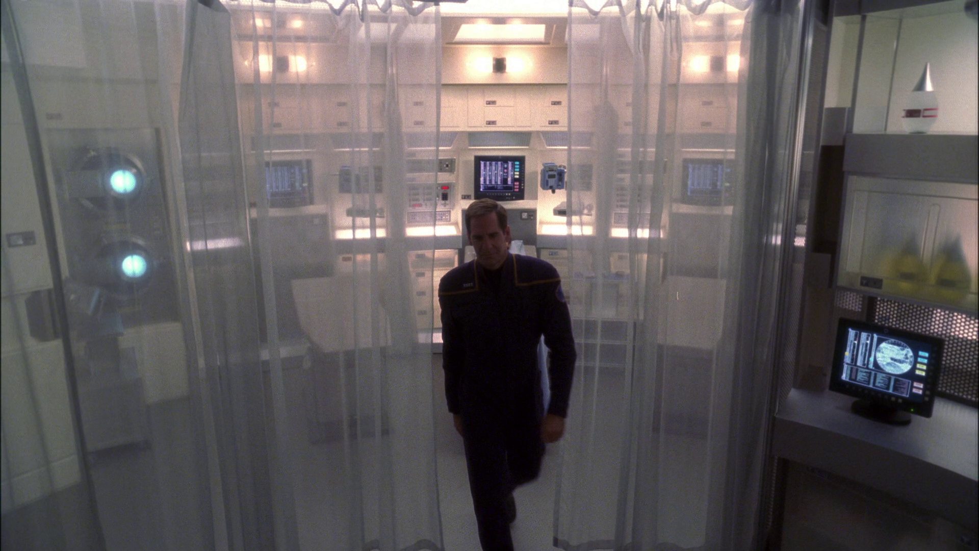 extant_StarTrek_ENT_1x15-ShadowsOfPJem_3670.jpg