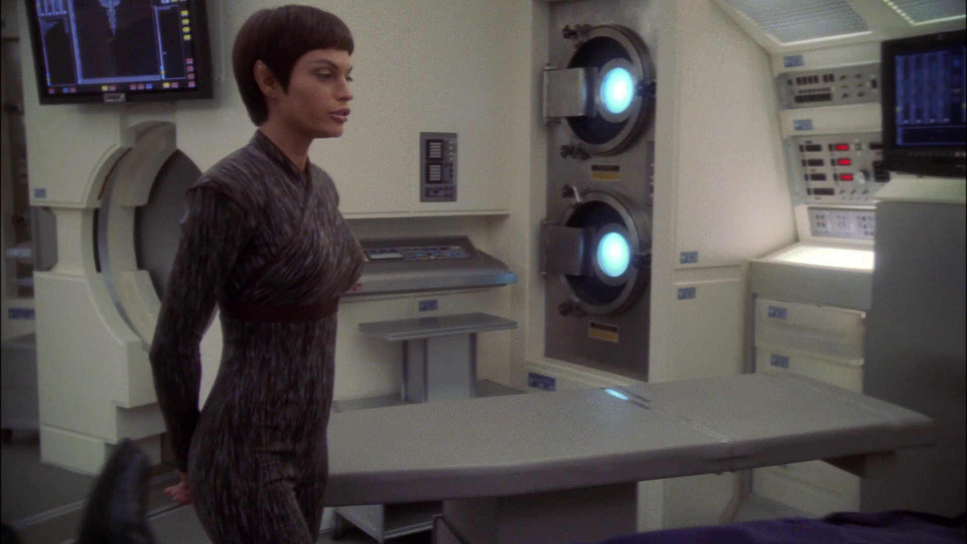 extant_StarTrek_ENT_1x16-ShuttlepodOne_1403.jpg