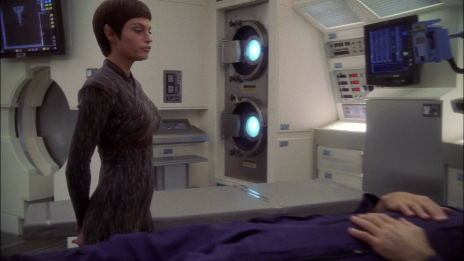 extant_StarTrek_ENT_1x16-ShuttlepodOne_1404.jpg