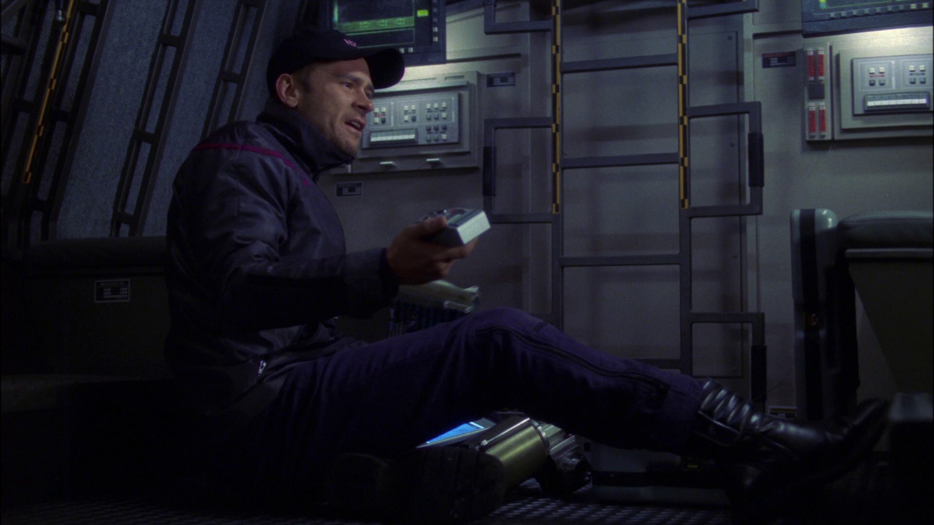 extant_StarTrek_ENT_1x16-ShuttlepodOne_2257.jpg