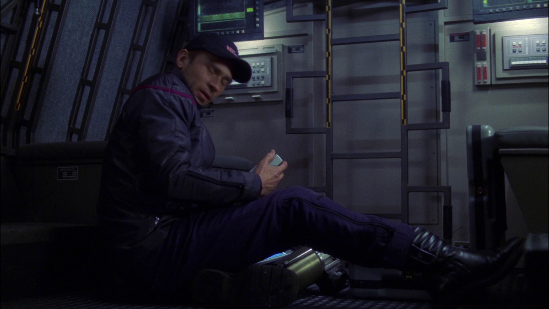 extant_StarTrek_ENT_1x16-ShuttlepodOne_2347.jpg
