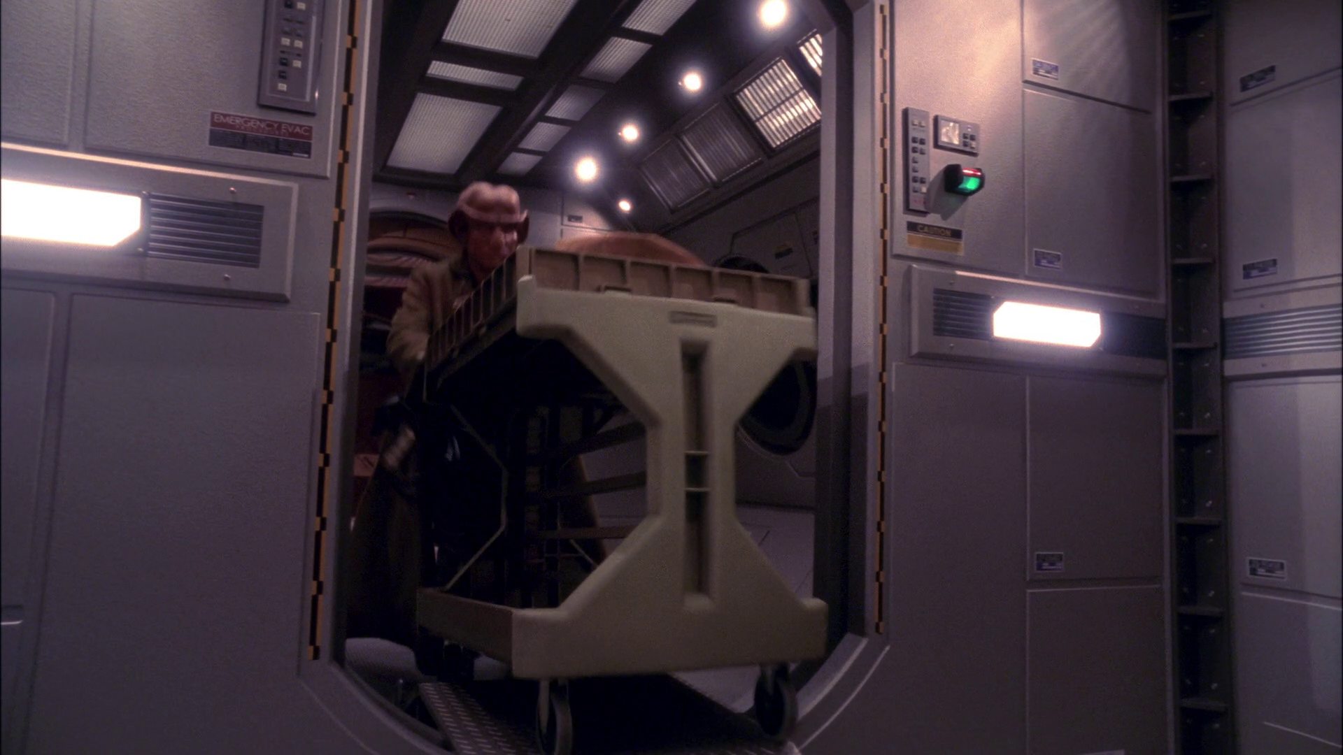 extant_StarTrek_ENT_1x19-Acquisition_0609.jpg