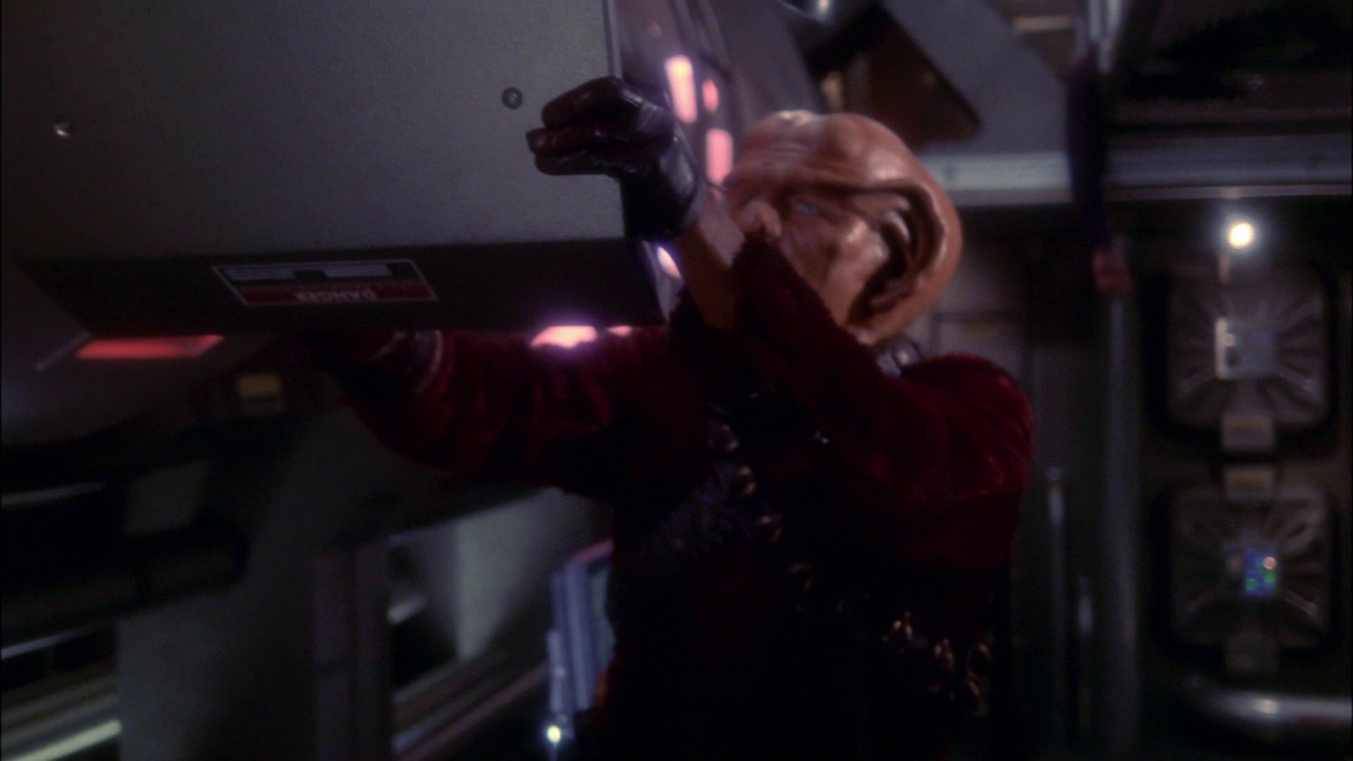 extant_StarTrek_ENT_1x19-Acquisition_0765.jpg