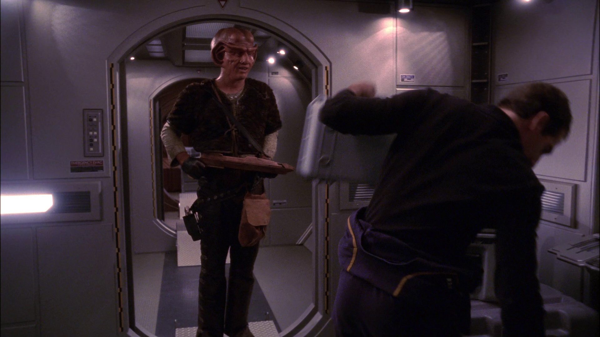 extant_StarTrek_ENT_1x19-Acquisition_1407.jpg