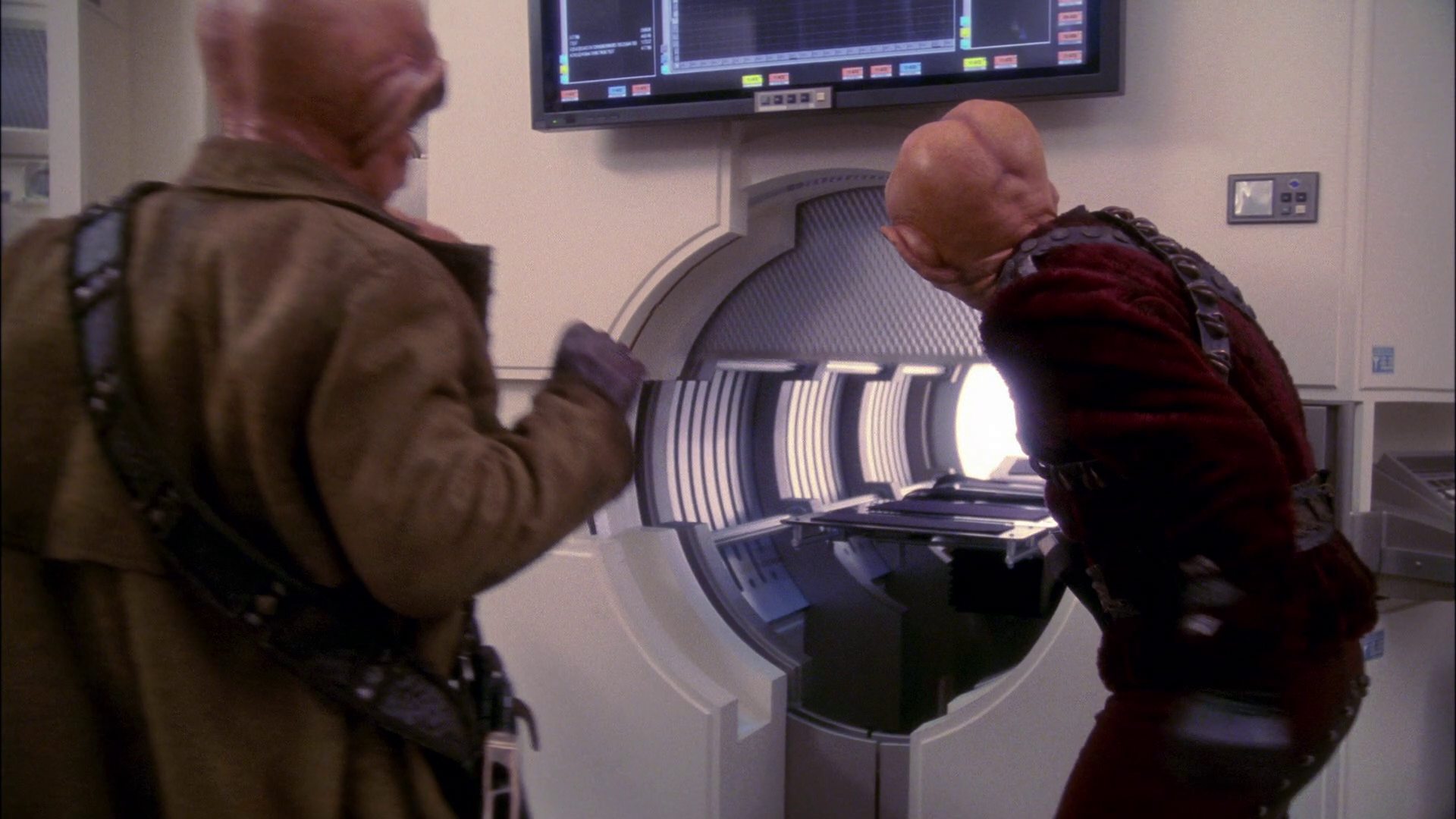 extant_StarTrek_ENT_1x19-Acquisition_1899.jpg