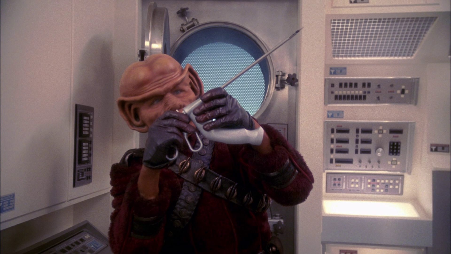 extant_StarTrek_ENT_1x19-Acquisition_1952.jpg