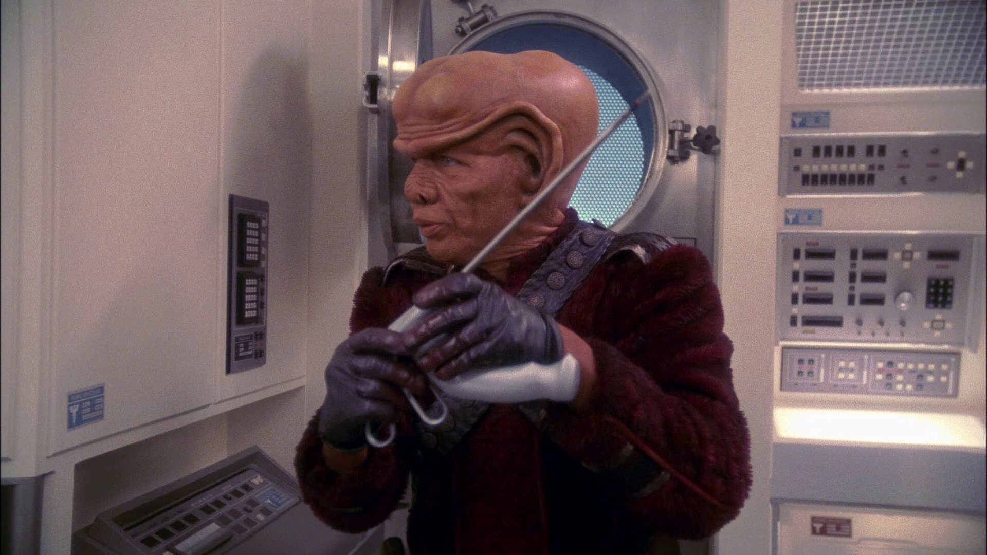 extant_StarTrek_ENT_1x19-Acquisition_1961.jpg