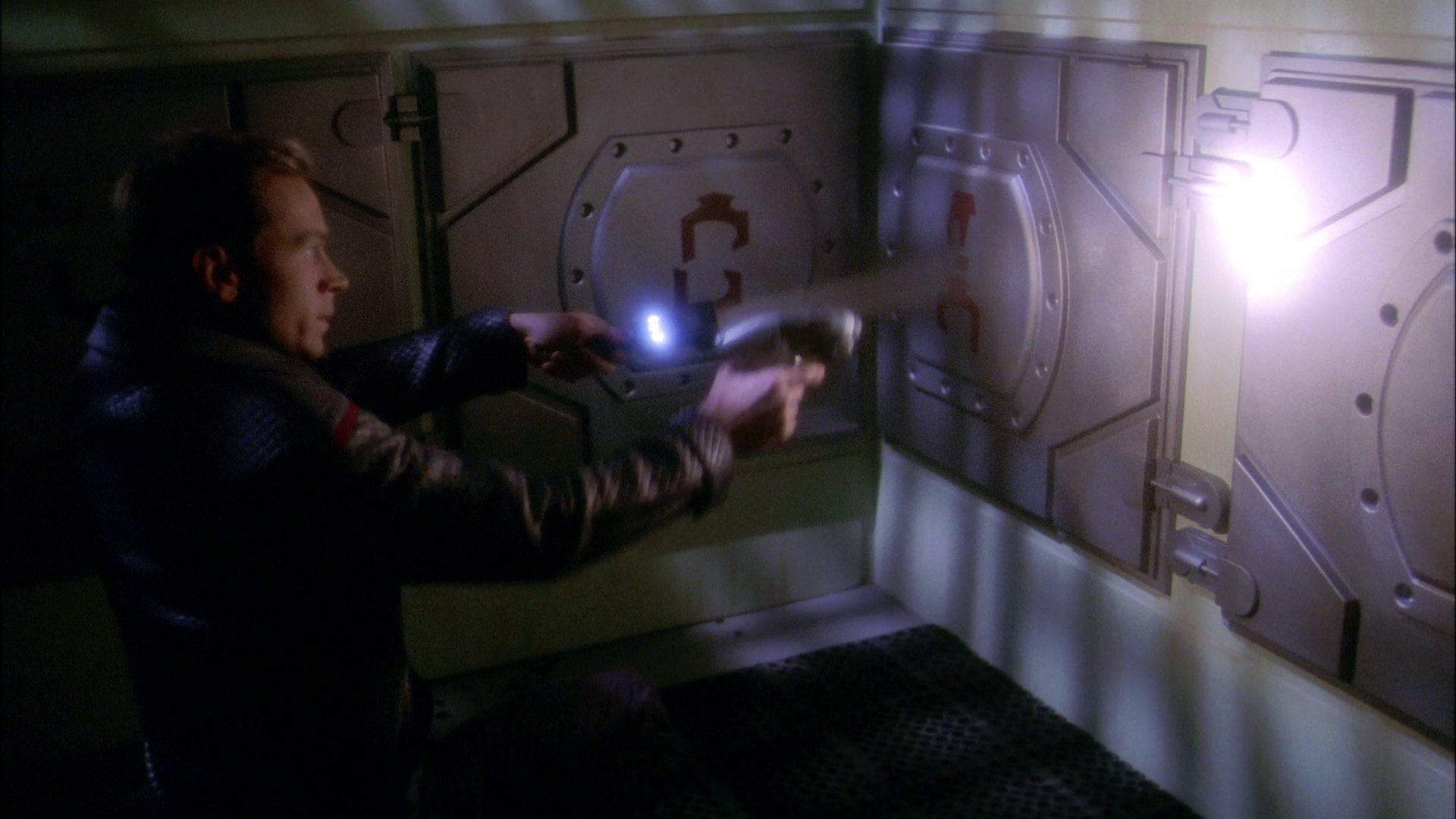 extant_StarTrek_ENT_1x20-Oasis_0800.jpg