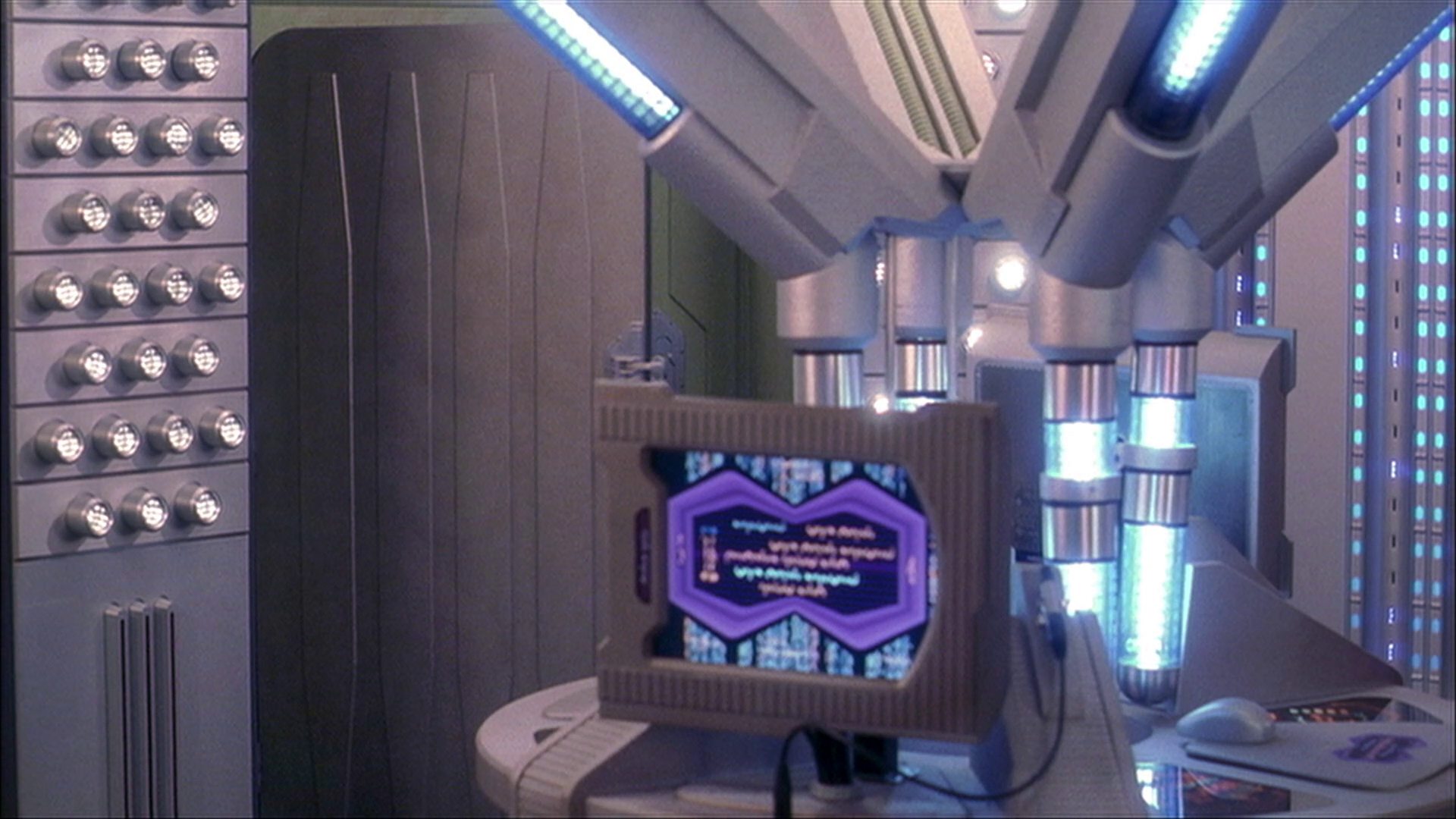 extant_StarTrek_ENT_1x20-Oasis_2478.jpg